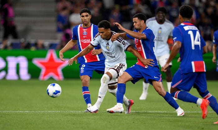 Fussball International UEFA Supercup 2026 in Salzburg 12.08.2026 Paris Saint-Germain - Aston Villa Achraf Hakimi (li, Paris Saint-Germain) gegen George Hemmings (mi, Aston Villa) gegen Warren Zaire - Emery (re, Paris Saint-Germain) *** International Soccer: 2026 UEFA Super Cup in Salzburg, August 12, 2026—Paris Saint-Germain vs. Aston Villa; Achraf Hakimi (left), Paris Saint-Germain vs. George Hemmings (center), Aston Villa vs. Warren Zaire-Emery (right), Paris Saint-Germain