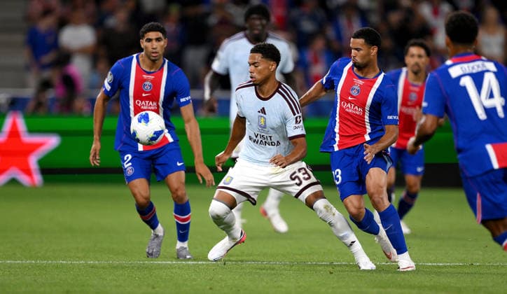 Fussball International UEFA Supercup 2026 in Salzburg 12.08.2026 Paris Saint-Germain - Aston Villa Achraf Hakimi (li, Paris Saint-Germain) gegen George Hemmings (mi, Aston Villa) gegen Warren Zaire - Emery (re, Paris Saint-Germain) *** International Soccer: 2026 UEFA Super Cup in Salzburg, August 12, 2026—Paris Saint-Germain vs. Aston Villa; Achraf Hakimi (left), Paris Saint-Germain vs. George Hemmings (center), Aston Villa vs. Warren Zaire-Emery (right), Paris Saint-Germain