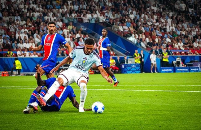 Fussball: Österreich: UEFA Super Cup 2026 - Finale, 12.08.2026 - Paris Saint-Germain (PSG - Frankreich) vs. Aston Villa FC (England) - Stadion Salzburg (Salzburg, Österreich); George Hemmings (Aston Villa FC) *** Soccer Austria UEFA Super Cup 2026 Final, August 12, 2026 Paris Saint-Germain (PSG) France vs. Aston Villa FC England Salzburg Stadium, Salzburg, Austria George Hemmings Aston Villa FC Copyright: xLukasxBierederx