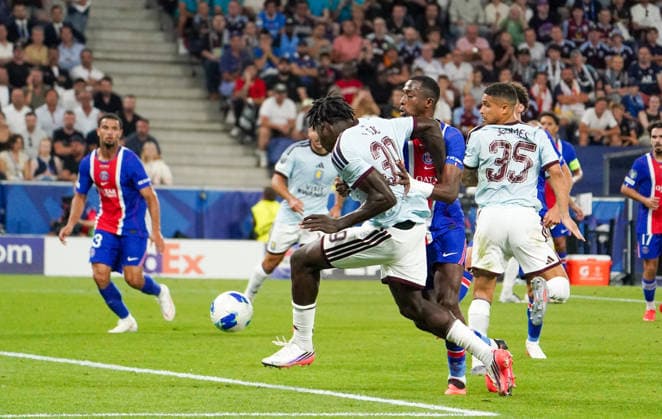 Österreich: Fussball UEFA Super Cup 2026, Finale Paris Saint-Germain vs Aston Villa FC Red Bull Arena (Salzburg), 12. August 2026: Tor zum Brian Madjo (Aston Villa FC, 39) *** Austria Soccer 2026 UEFA Super Cup, Final: Paris Saint-Germain vs. Aston Villa FC at Red Bull Arena, Salzburg, August 12, 2026. Goal by Brian Madjo (Aston Villa FC), 39 Copyright: xAymanxAlahmedx