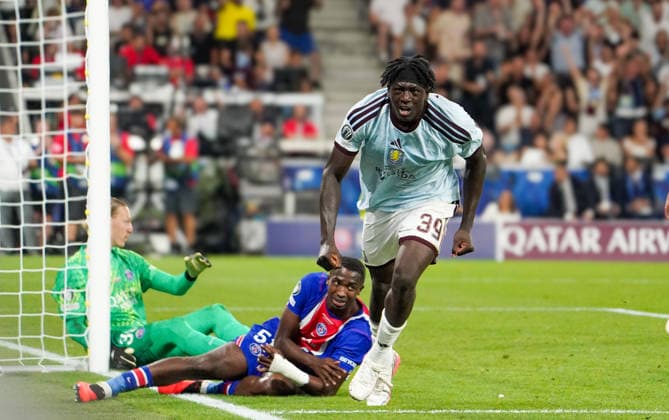 Österreich: Fussball UEFA Super Cup 2026, Finale Paris Saint-Germain vs Aston Villa FC Red Bull Arena (Salzburg), 12. August 2026: Tor zum Brian Madjo (Aston Villa FC, 39) *** Austria Soccer 2026 UEFA Super Cup, Final: Paris Saint-Germain vs. Aston Villa FC, Red Bull Arena, Salzburg, August 12, 2026. Goal by Brian Madjo (Aston Villa FC), 39 Copyright: xAymanxAlahmedx