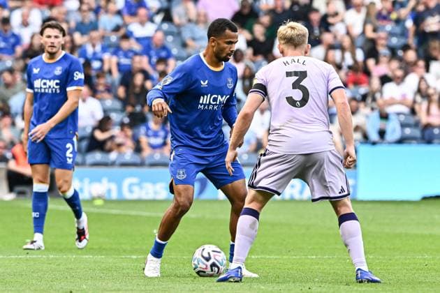 Newcastle United v Everton Pre-Season Friendly Lewis Hall of Newcastle United looks to defend against Iliman Ndiaye of Everton during the Pre-Season Friendly match at Scottish Gas Murrayfield Stadium, Edinburgh 12 08 2026 UK Newspapers OUT Copyright: xJamiexJohnstonx FIL-23757-0219