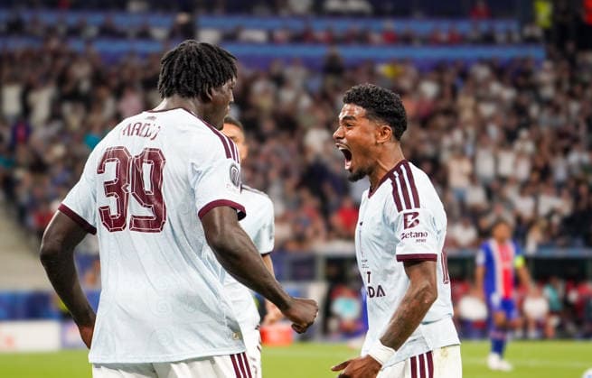 Österreich: Fussball UEFA Super Cup 2026, Finale Paris Saint-Germain vs Aston Villa FC Red Bull Arena (Salzburg), 12. August 2026: Tor und Torjubel zum Brian Madjo (Aston Villa FC, 39) Joao Gomes Joao Gomes (Aston Villa FC, 35) *** Austria Soccer 2026 UEFA Super Cup, Final: Paris Saint-Germain vs. Aston Villa FC at Red Bull Arena, Salzburg, August 12, 2026. Goal and goal celebration by Brian Madjo (Aston Villa FC), 39; Joao Gomes (Aston Villa FC), 35 Copyright: xAymanxAlahmedx