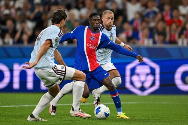 SOCCER - UEFA Super Cup, PSG vs Aston Villa SALZBURG,AUSTRIA,12.AUG.26 - SOCCER - UEFA Super Cup, Paris Saint-Germain vs Aston Villa FC. Image shows Pau Torres (Aston Villa), Ousmane Dembele (PSG) and Matty Cash (Aston Villa).  GEPAxpictures xDanielxSchoenherr