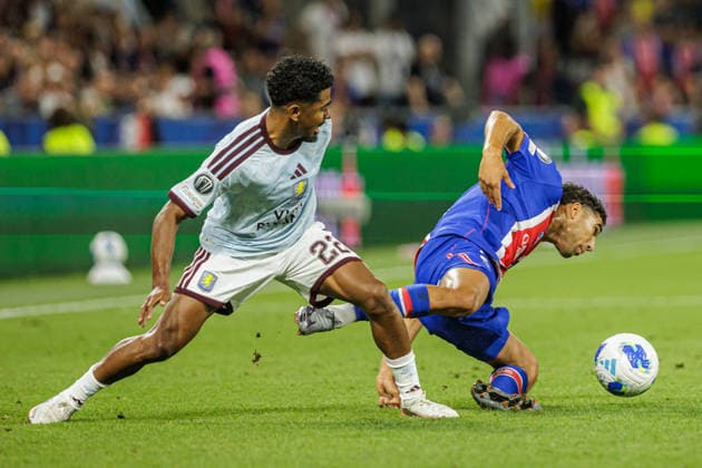 UEFA SUPER CUP 2026: PARIS SAINT GERMAIN - ASTON VILLA Ian Maatsen of Aston Villa and Achraf Hakimi of PSG during the UEFA Super Cup football match between Paris Saint Germain FC and Aston Villa FC. Stadion Salzburg (Red Bull Arena), Salzburg, Austria, August 12, 2026. Photo by Branislav Racko Copyright: xx 080A3816