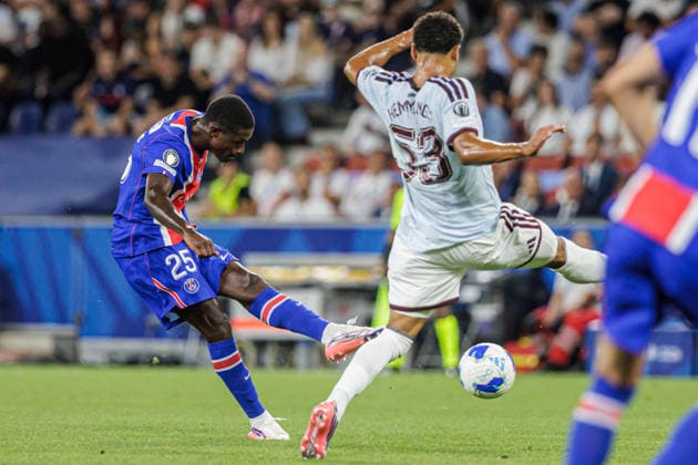 UEFA SUPER CUP 2026: PARIS SAINT GERMAIN - ASTON VILLA Nuno Mendes of PSG and George Hemmings of Aston Villa during the UEFA Super Cup football match between Paris Saint Germain FC and Aston Villa FC. Stadion Salzburg (Red Bull Arena), Salzburg, Austria, August 12, 2026. Photo by Branislav Racko Copyright: xx 080A3980
