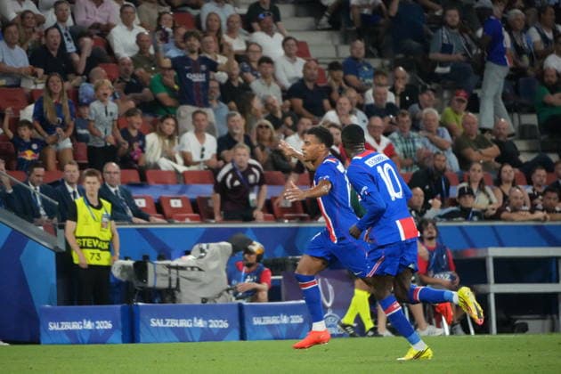 Fussball: Österreich: UEFA Super Cup 2026 - Finale, 12.08.2026 - Paris Saint-Germain (PSG - Frankreich) vs. Aston Villa FC (England) - Stadion Salzburg (Salzburg, Österreich); Desire Doue (Paris Saint Germain) mit dem Tor zum 2:1 - Jubel, Torjubel *** Soccer Austria UEFA Super Cup 2026 Final, August 12, 2026 Paris Saint-Germain (PSG) France vs. Aston Villa FC England Salzburg Stadium, Salzburg, Austria Desire Doue of Paris Saint-Germain celebrates after scoring the goal that made it 2–1, goal celebration Copyright: xLukasxBierederx