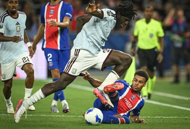 PSG v Aston Villa - UEFA Super Cup SALZBURG, AUSTRIA - AUGUST 12: Desire Doue (R) of Paris Saint-Germain battles for the ball with an opponent during UEFA Super Cup football match between PSG and Aston Villa at Red Bull Arena (Stadion Salzburg) in Salzburg, Austria on August 12, 2026. Harun Ozalp Anadolu Salzburg Austria. Editorial use only. Please get in touch for any other usage.  Copyright: x2026xAnadoluxHarunxOzalpx