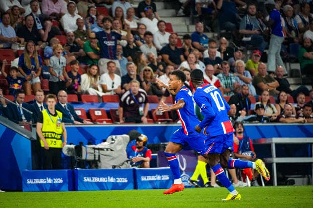 Fussball: Österreich: UEFA Super Cup 2026 - Finale, 12.08.2026 - Paris Saint-Germain (PSG - Frankreich) vs. Aston Villa FC (England) - Stadion Salzburg (Salzburg, Österreich); Desire Doue (Paris Saint Germain) mit dem Tor zum 2:1 - Jubel, Torjubel - Ousmane Dembele (Paris Saint Germain) *** Soccer Austria UEFA Super Cup 2026 Final, August 12, 2026 Paris Saint-Germain (PSG) France vs. Aston Villa FC England Salzburg Stadium, Salzburg, Austria Desire Doue of Paris Saint-Germain celebrates the 2-1 goal; Ousmane Dembele of Paris Saint-Germain celebrates the goal Copyright: xLukasxBierederx