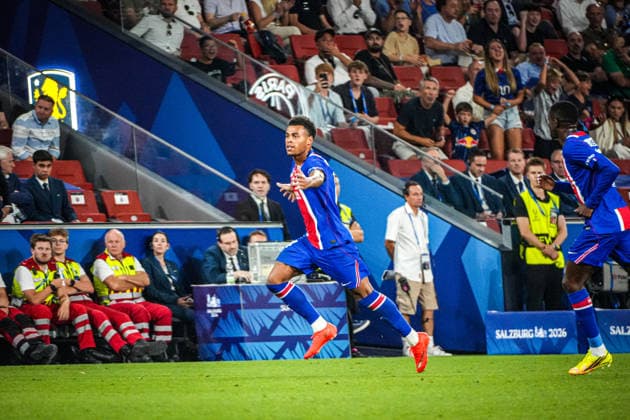 Fussball: Österreich: UEFA Super Cup 2026 - Finale, 12.08.2026 - Paris Saint-Germain (PSG - Frankreich) vs. Aston Villa FC (England) - Stadion Salzburg (Salzburg, Österreich); Desire Doue (Paris Saint Germain) mit dem Tor zum 2:1 - Jubel, Torjubel - Ousmane Dembele (Paris Saint Germain) *** Soccer Austria UEFA Super Cup 2026 Final, August 12, 2026 Paris Saint-Germain (PSG) France vs. Aston Villa FC England Salzburg Stadium, Salzburg, Austria Desire Doue of Paris Saint-Germain celebrates scoring the goal that made it 2–1; Ousmane Dembele of Paris Saint-Germain celebrates the goal Copyright: xLukasxBierederx