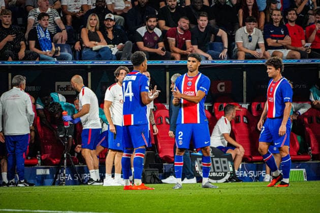 Fussball: Österreich: UEFA Super Cup 2026 - Finale, 12.08.2026 - Paris Saint-Germain (PSG - Frankreich) vs. Aston Villa FC (England) - Stadion Salzburg (Salzburg, Österreich); Desire Doue (Paris Saint Germain) mit dem Tor zum 2:1 - Jubel, Torjubel - Achraf Hakimi (Paris Saint Germain) *** Soccer Austria UEFA Super Cup 2026 Final, August 12, 2026 Paris Saint-Germain (PSG) France vs. Aston Villa FC England Salzburg Stadium, Salzburg, Austria Desire Doue of Paris Saint-Germain celebrates the 2-1 goal; Achraf Hakimi of Paris Saint-Germain celebrates the goal Copyright: xLukasxBierederx