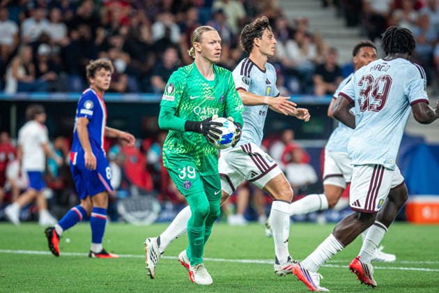 2026.08.12 Salzburg Pilka Nozna, Superpuchar UEFA 2026 PSG - Aston Villa N z Matvei Safonov Foto Mateusz Porzucek PressFocus 2026.08.12 Salzburg Football, UEFA Super Cup 2026 Paris Saint-Germain F.C. - Aston Villa PSG - Aston Villa Matvei Safonov Credit: Mateusz Porzucek PressFocus NEWSPIX.PL --- newspix.pl POLAND OUT! 