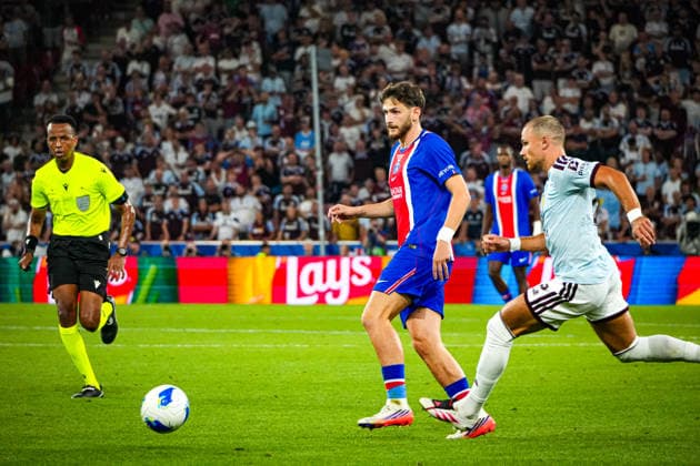 Fussball: Österreich: UEFA Super Cup 2026 - Finale, 12.08.2026 - Paris Saint-Germain (PSG - Frankreich) vs. Aston Villa FC (England) - Stadion Salzburg (Salzburg, Österreich); Khvicha Kvaratskhelia (Paris Saint Germain) *** Soccer Austria UEFA Super Cup 2026 Final, August 12, 2026 Paris Saint-Germain (PSG) France vs. Aston Villa FC England Salzburg Stadium, Salzburg, Austria Khvicha Kvaratskhelia, Paris Saint-Germain Copyright: xLukasxBierederx