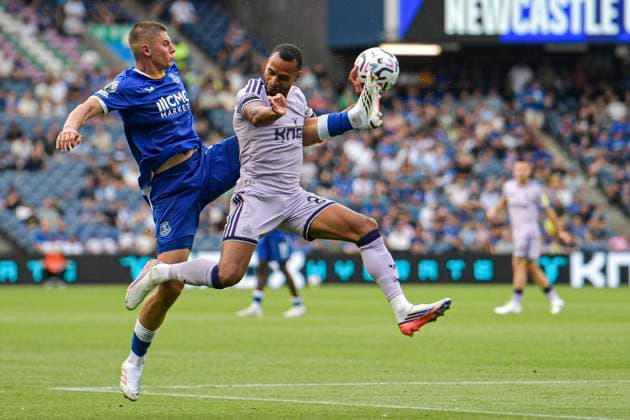Newcastle United v Everton Pre-Season Friendly Jacob Murphy of Newcastle United battles for the ball with Vitalli Mykolenko of Everton during the Pre-Season Friendly match at Scottish Gas Murrayfield Stadium, Edinburgh 12 08 2026 UK Newspapers OUT Copyright: xJamiexJohnstonx FIL-23757-0278
