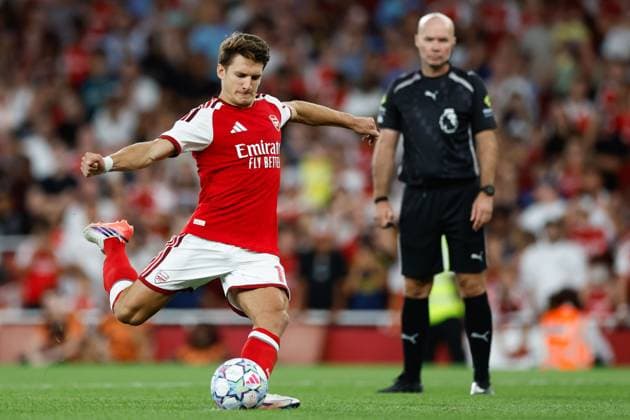 Christos Tzolis of Arsenal scores his penalty during the penalty shootout Arsenal vs Como, Club Friendlies, Emirates Stadium, London, UK - 12 Aug 2026London Emirates Stadium United Kingdom  Copyright: xMattxImpey Shutterstockx 17068381fx