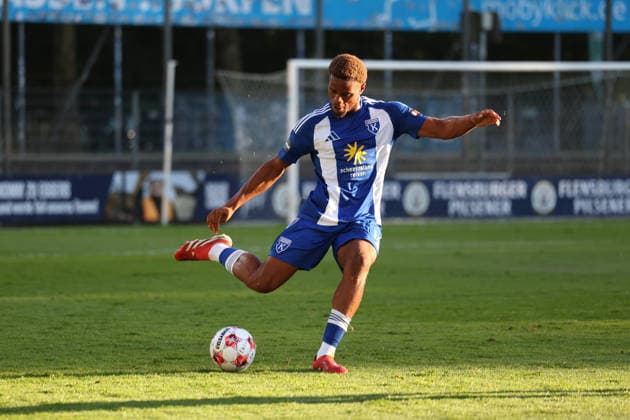 Fußball I Herren I Saison 2026 2027 I Regionalliga Nord I 3.Spieltag I Eintracht Norderstedt - BSV Kickers Emden I 12.08.2026 Jubes Ticha (29, BSV Kickers Emden) Norderstedt Edmund Plambeck Stadion Schleswig-Holstein Deutschland *** Soccer I Men s I 2026–2027 Season I Regionalliga Nord I Matchday 3 I Eintracht Norderstedt vs. BSV Kickers Emden I August 12, 2026, Jubes Ticha 29, BSV Kickers Emden, Edmund Plambeck Stadium, Norderstedt, Schleswig-Holstein, Germany Copyright: xLobeca RalfxHomburgx