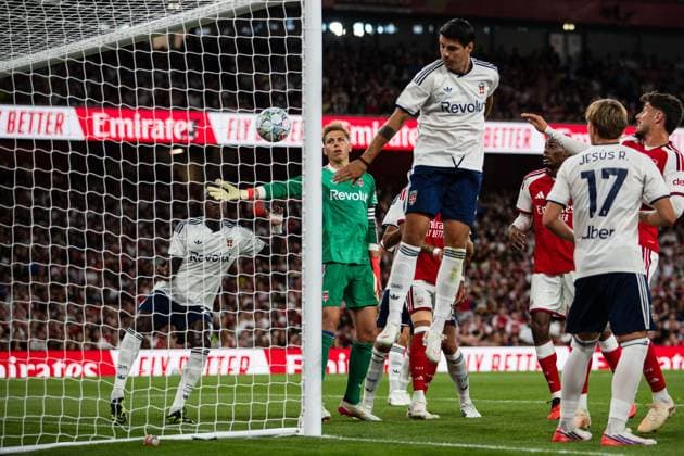 Jean Butez of Como saves the ball off the line during the Friendly match between Arsenal and Como Arsenal v Como, Preseason Friendly, Football, Emirates Stadium, London - 12 Aug 2026London Emirates Stadium United Kingdom  Copyright: xSeanxTroup Shutterstockx 17064767be