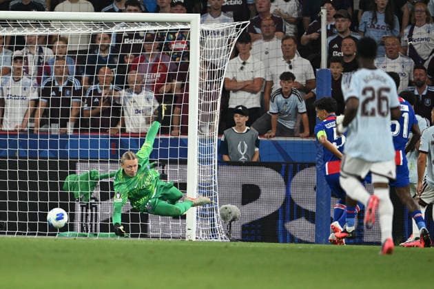 IPA87427444 - Matvej Safonov (Paris Saint-Germain F.C.) during the 2026 UEFA Super Cup match between Paris Saint-Germain F.C. and Aston Villa F.C. on August 12, 2026, at the Salzburg Stadion in Salzburg, Austria  Copyright: xVincenzoxOrlando IPAxSportx xx 87427444