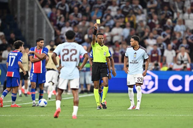 PSG v Aston Villa - UEFA Super Cup SALZBURG, AUSTRIA - AUGUST 12: Somali Referee Omar Artan shows a yellow card during UEFA Super Cup football match between PSG and Aston Villa at Red Bull Arena (Stadion Salzburg) in Salzburg, Austria on August 12, 2026. Isa Terli Anadolu Salzburg Austria. Editorial use only. Please get in touch for any other usage.  Copyright: x2026xAnadoluxIsaxTerlix