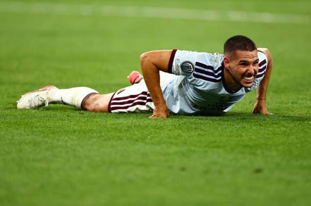Emiliano Buendia of Aston Villa looks dejected Paris St Germain v Aston Villa, UEFA Super Cup Final, Football, Red Bull Arena, Salzburg, Austria - 12 Aug 2026Salzburg Red Bull Arena, Austria  Copyright: xJamesxMarsh Shutterstockx 17064758ea