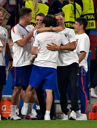12.08.2026, Fussball UEFA-Supercup 2026: Finale in Salzburg (Österreich), Paris St. Germain - Aston Villa, in der Red Bull Arena (Wals bei Salzburg). Trainer Luis Enrique (FC Paris Saint-Germain) jubelt. ***DFL and DFB regulations prohibit any use of photographs as image sequences and or quasi-video.*** *** August 12, 2026, Soccer: 2026 UEFA Super Cup Final in Salzburg, Austria; Paris Saint-Germain vs. Aston Villa at the Red Bull Arena in Wals near Salzburg; Paris Saint-Germain coach Luis Enrique celebrates ***DFL and DFB regulations prohibit any use of photographs as image sequences and or quasi-video***