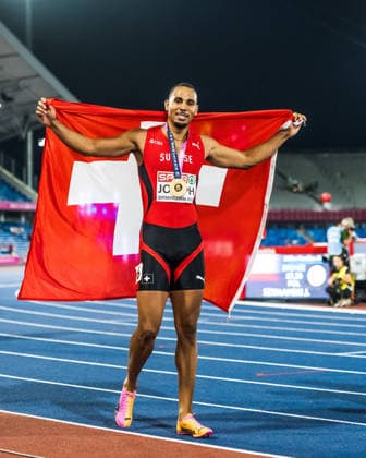 European Athletics Championships; Birmingham, 12.08.2026 BIRMINGHAM, UNITED KINGDOM - AUGUST 12: Jason Joseph (Switzerland) poses with flag after winning the 110 m hurdles on August 12, 2026 in Birmingham, United Kingdom. *** European Athletics Championships, Birmingham, August 12, 2026 BIRMINGHAM, UNITED KINGDOM AUGUST 12 Jason Joseph of Switzerland poses with the flag after winning the 110-meter hurdles on August 12, 2026, in Birmingham, United Kingdom Copyright: xBEAUTIFULxSPORTS UlfxSchillerx