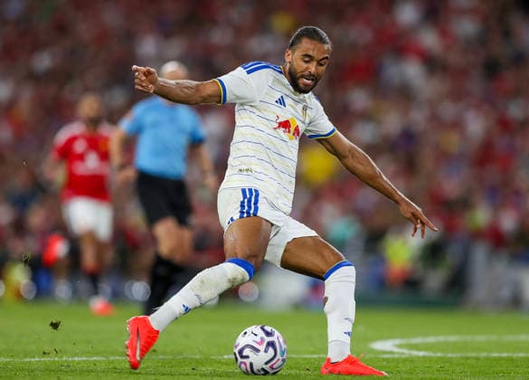 Football - 2026 2027 pre-season friendly - Manchester United, ManU vs. Leeds United - Croke Park, Dublin - Wednesday 12th August 2026 Leeds United s Dominic Calvert-Lewin shoots at goal 