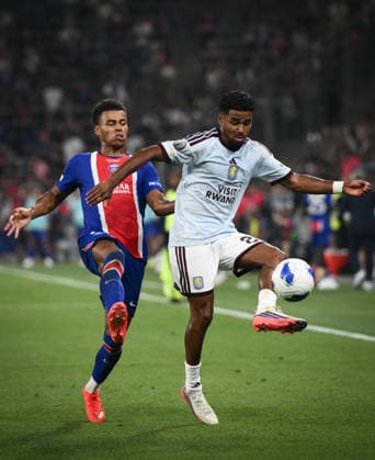 PSG v Aston Villa - UEFA Super Cup SALZBURG, AUSTRIA - AUGUST 12: Ian Maatsen (22) of Aston Villa in action against Desire Doue (14) of PSG during the UEFA Super Cup football match between PSG and Aston Villa at Red Bull Arena (Stadion Salzburg) in Salzburg, Austria on August 12, 2026. Harun Ozalp Anadolu Salzburg Austria. Editorial use only. Please get in touch for any other usage.  Copyright: x2026xAnadoluxHarunxOzalpx