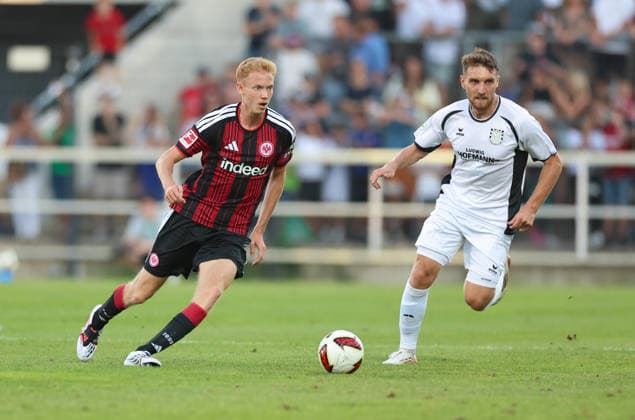 12.08.2026, Fussball Testspiel, FSV Frankfurt - Eintracht Frankfurt, v.l., Amar Suljic (FSV Frankfurt), Hugo Larsson (Eintracht Frankfurt) DFL DFB REGULATIONS PROHIBIT ANY USE OF PHOTOGRAPHS AS IMAGE SEQUENCES AND OR QUASI-VIDEO. xdcx *** August 12, 2026, Soccer friendly match, FSV Frankfurt vs. Eintracht Frankfurt, from left: Amar Suljic (FSV Frankfurt), Hugo Larsson (Eintracht Frankfurt). DFL and DFB regulations prohibit any use of photographs as image sequences and or quasi-video. xdcx Copyright: HMBxMedia Claus