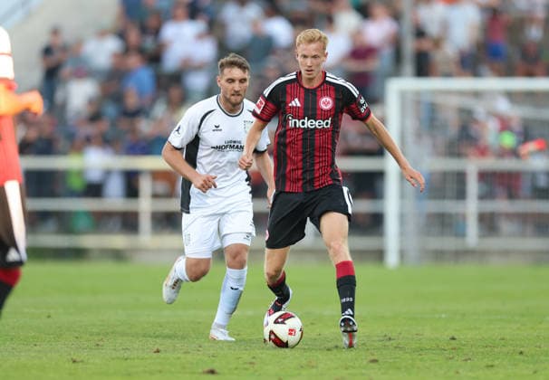 12.08.2026, Fussball Testspiel, FSV Frankfurt - Eintracht Frankfurt, v.l., Amar Suljic (FSV Frankfurt), Hugo Larsson (Eintracht Frankfurt) DFL DFB REGULATIONS PROHIBIT ANY USE OF PHOTOGRAPHS AS IMAGE SEQUENCES AND OR QUASI-VIDEO. xdcx *** August 12, 2026, Soccer friendly match, FSV Frankfurt vs. Eintracht Frankfurt, from left: Amar Suljic (FSV Frankfurt), Hugo Larsson (Eintracht Frankfurt). DFL and DFB regulations prohibit any use of photographs as image sequences and or quasi-video. xdcx Copyright: HMBxMedia Claus