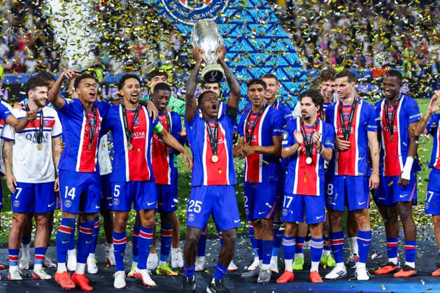 SOCCER - UEFA Super Cup, PSG vs Aston Villa SALZBURG,AUSTRIA,12.AUG.26 - SOCCER - UEFA Super Cup, Paris Saint-Germain vs Aston Villa FC. Image shows Desire Doue, Marquinhos, Nuno Mendes and Desire Doue (PSG) with the trophy.  GEPAxpictures xDavidxGeieregger