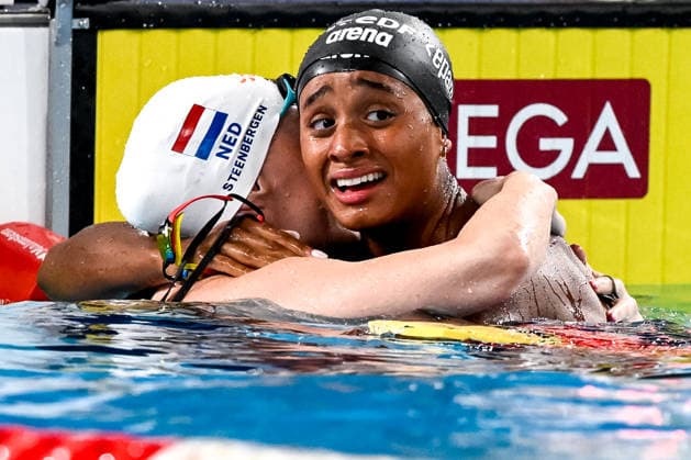 Sara Curtis of Italy celebrates after the swimming 50m Backstroke Women Semifinal with new world record, with Marrit Steenbergen of Netherlands during the European Aquatics Championships at the Olympic Aquatic Center in Paris (France), August 12, 2026. Andrea Staccioli