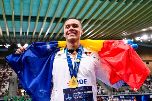 David Popovici of Romania, gold shows the medals after competing in the 100m Freestyle Men Final during the European Aquatics Championships at the Olympic Aquatic Center in Paris (France), August 12, 2026. Andrea Staccioli Deepbluemedia Insidefoto