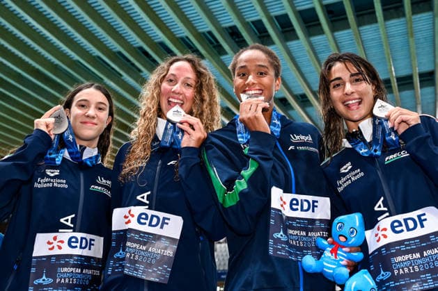 Alessandra Mao, Chiara Tarantino, Emma Virginia Menicucci, Sara Curtis of Italy show the silver medal after competing in the swimming 4x100m Freestyle Relay Women Final during the European Aquatics Championships at the Olympic Aquatic Center in Paris (France), August 12, 2026. Andrea Staccioli Deepbluemedia Insidefoto
