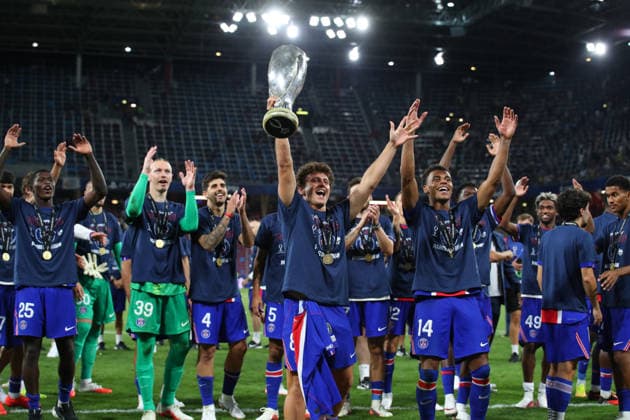 SALZBURG, AUSTRIA - AUGUST 12: PSG is celebrating the win with their fans after the UEFA Super Cup final between PSG and Aston Villa at Stadion Salzburg on August 12, 2026 in Salzburg, Austria.  Copyright: xSeverinxAichbauer SPPx Sportspressphoto_SPR204727