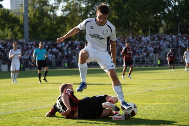 12.08.2026, xhfmx, Fussball Testspiel, FSV Frankfurt - Eintracht Frankfurt v.l. Jonathan Burkardt (Eintracht Frankfurt, 9), Nick Doktorczyk (FSV Frankfurt, 15) (DFL DFB REGULATIONS PROHIBIT ANY USE OF PHOTOGRAPHS as IMAGE SEQUENCES and or QUASI-VIDEO) Frankfurt am Main *** August 12, 2026, xhfmx, Soccer Friendly Match, FSV Frankfurt vs. Eintracht Frankfurt: Jonathan Burkardt (Eintracht Frankfurt), 9; Nick Doktorczyk (FSV Frankfurt), 15. DFL and DFB regulations prohibit any use of photographs as image sequences and or quasi-video. Frankfurt am Main