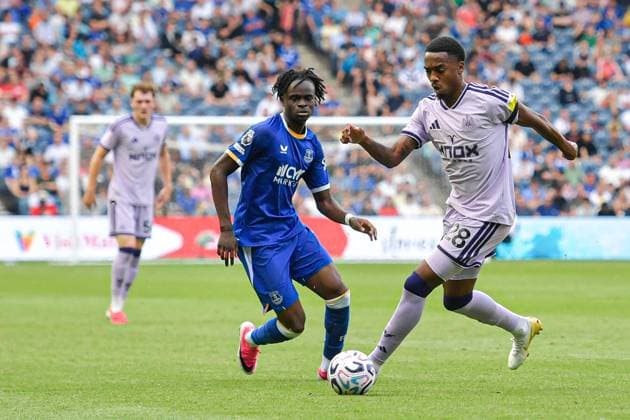Newcastle United v Everton Pre-Season Friendly Joe Willock of Newcastle United and Tyrique Geroge of Everton during the Pre-Season Friendly match at Scottish Gas Murrayfield Stadium, Edinburgh 12 08 2026 UK Newspapers OUT Copyright: xJamiexJohnstonx FIL-23757-0422