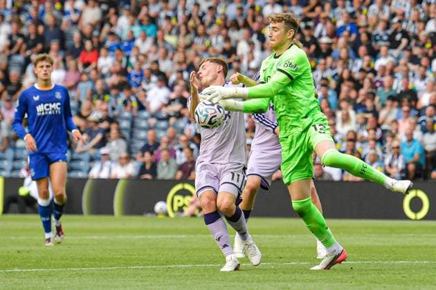Newcastle United v Everton Pre-Season Friendly Harvey Barnes of Newcastle United and Mark Travers of Everton during the Pre-Season Friendly match at Scottish Gas Murrayfield Stadium, Edinburgh 12 08 2026 UK Newspapers OUT Copyright: xJamiexJohnstonx FIL-23757-0425