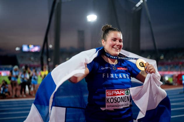 12.08.2026, GBR, Leichtathletik, Europameisterschaft 2026, Abendsession Tag 3, Birmingham Silja Kosonen ( Finnland ) jubelt über den Sieg und die Gold Medaille, Hammerwurf Damen, Finale Birmingham Alexander Stadium England Großbritannien *** August 12, 2026, GBR, Track and Field, 2026 European Championships, Evening Session, Day 3, Birmingham; Silja Kosonen of Finland celebrates her victory and gold medal in the women s hammer throw final at Alexander Stadium in Birmingham, England, United Kingdom Copyright: xNordphoto Memmlerx