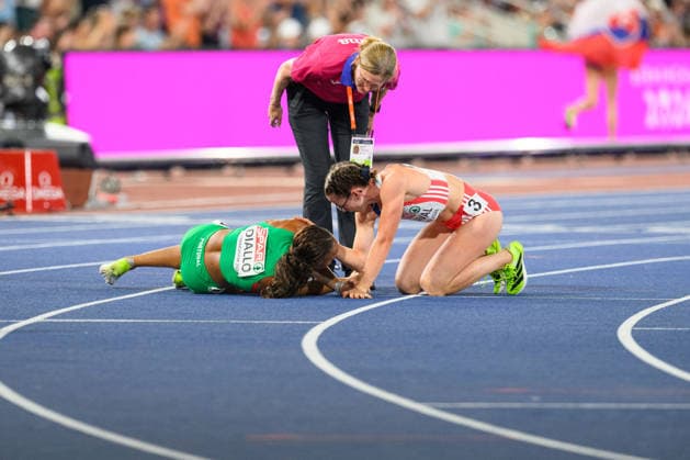 BIRMINGHAM, GREAT BRITAIN - August 12: Louise Maraval (France) looking after Fatoumata Binta Diallo (Portugal) after the 400 metres hurdles final during the European Athletics Championships 2026 at Alexander Stadium in Birmingham, Great Britain (Photo by Sven Beyrich Sports Press Photo)  Copyright: xSvenxBeyrich SportsxPressxPhotox Sportspressphoto_SPR204859