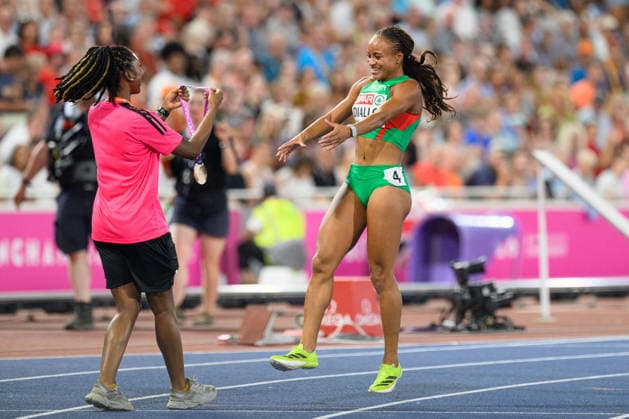 BIRMINGHAM, GREAT BRITAIN - August 12: Fatoumata Binta Diallo (Portugal) cant wait to get her bronze medal after the 400 metres hurdles final during the European Athletics Championships 2026 at Alexander Stadium in Birmingham, Great Britain (Photo by Sven Beyrich Sports Press Photo)  Copyright: xSvenxBeyrich SportsxPressxPhotox Sportspressphoto_SPR204861