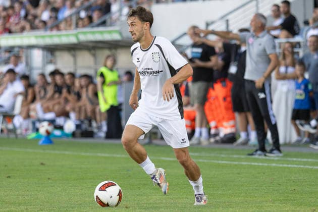 Testspiel: FSV Frankfurt - Eintracht Frankfurt, 12.08.2026 Christoph Ehlich (FSV Frankfurt 3) am Ball, Freisteller, Portrait Porträt, FSV Frankfurt - Eintracht Frankfurt, Frankfurt, BBBank Arena, 12.8.2026 *** Friendly Match: FSV Frankfurt vs. Eintracht Frankfurt, August 12, 2026; Christoph Ehlich; FSV Frankfurt 3 on the Ball; Close-up; Portrait; FSV Frankfurt vs. Eintracht Frankfurt; Frankfurt; BBBank Arena; August 12, 2026 Copyright: xBEAUTIFULxSPORTS Gawlikx