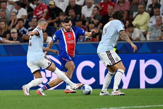 20260812 Paris Saint-Germain v Aston Villa - UEFA Super Cup Final 2026 SALZBURG, AUSTRIA - AUGUST 12: Matty Cash of Aston Villa and Khvicha Kvaratskhelia of PSG during the UEFA Super Cup Final 2026 match between Paris Saint-Germain and Aston Villa at Stadion Salzburg on August 12, 2026 in Salzburg, Austria. Salzburg Stadion Salzburg Salzburg Austria *** 20260812 Paris Saint-Germain vs. Aston Villa, 2026 UEFA Super Cup Final, SALZBURG, AUSTRIA AUGUST 12 Matty Cash of Aston Villa and Khvicha Kvaratskhelia of PSG during the 2026 UEFA Super Cup Final match between Paris Saint-Germain and Aston Villa at Stadion Salzburg on August 12, 2026 in Salzburg, Austria Salzburg Stadion Salzburg Salzburg Austria