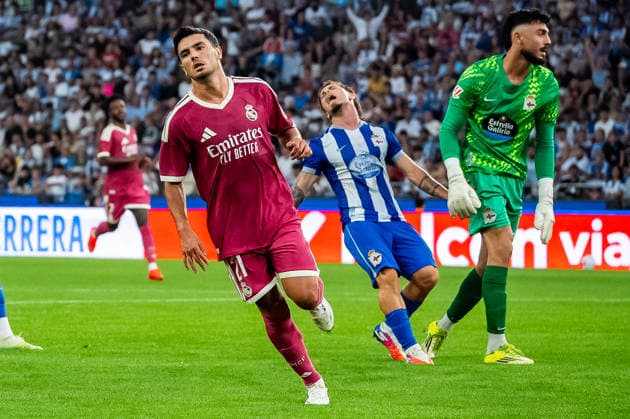 {persons} seen during the friendly match between Deportivocla Coruna and Real Madrid friendly match (Marta Lopez Ball Raw Images) La Coruna ABANCA-RIAZOR Spain Copyright: xMartaxLopezx martalopez_PSGvAST_1032