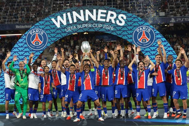 Paris Saint Germain v Aston Villa - UEFA Super Cup - Stadio Salzburg Salzburg, Austria, 12th August 2026. Paris Saint-Germain players; Marquinhos, Achraf Hakimi, Lucas Beraldo, Illia Zabarnyi, Khvicha Kvaratskhelia, Fabian Ruiz, Ousmane Dembele, Maghnes Akliouche, Lucas Digne, Desire Doue, Vitinha, Lucas Hernandez, Senny Mayulu, Nuno Mendes, Dro Fernandez, Bradley Barcola, Warren Zaire-Emery, Quentin Ndjantou Mbitcha, Ibrahim Mbaye, Willian Pacho and Joao Neves and Head Coach Luis Enrique celebrate with the trophy following the 2-1 victory in the Paris Saint Germain vs Aston Villa UEFA Super Cup match at Stadion Salzburg, Salzburg. Picture credit should read: Jonathan Moscrop Salzburg Stadion Salzburg Austria