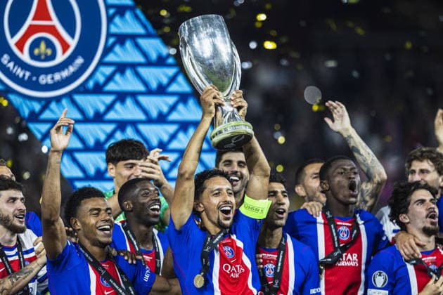 SALZBURG, AUSTRIA - AUGUST 12: Marquinhos of Paris Saint-Germain lifting the UEFA Super Cup trophy during the UEFA Super Cup 2026 match between Paris Saint-Germain and Aston Villa at Stadion Salzburg on August 12, 2026 in Salzburg, Austria. (Photo by Joao Bravo Sports Press Photo Getty Images)  Copyright: xSportsxPressxPhotox Sportspressphoto_SPR205207