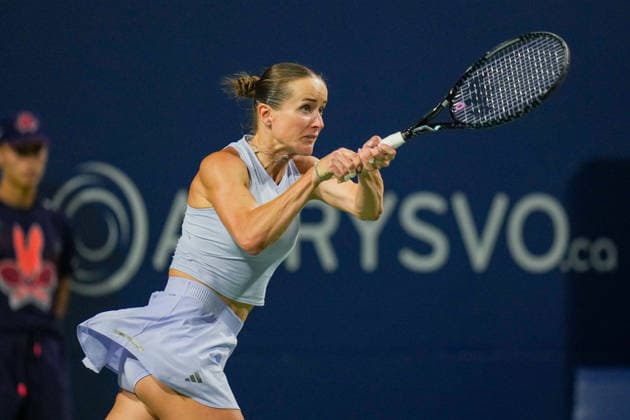 WTA, Tennis Damen Masters 1000 National Bank Open Toronto 2026 - Semifinals - Day 12 Elina Svitolina of UkraineI plays a backhand during the Women™s Singles semifinal match against ga ÅöwiÄÖtekof Poland on day 12 of the WTA Masters 1000 National Bank Open at Sobeys Stadium on August 12, 2026, in Toronto, Canada. (Photo by Leonardo Ramirez Eyepix Group) Copyright: xLeonardoxRamirezx xEyepixxGroupx LR_12082026_10151