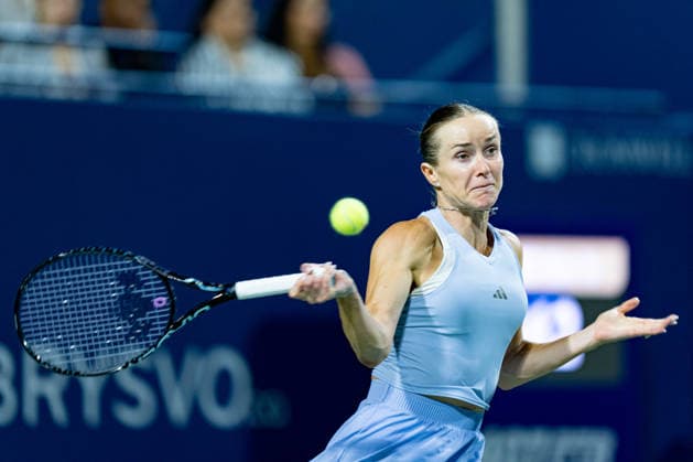 TORONTO, ON - AUGUST 12: Elina Svitolina of Ukraine returns a shot during her Semi-final match of the WTA, Tennis Damen National Bank Open tournament on August 12, 2026 at Sobeys Stadium in Toronto, ON, Canada (Photo by Julian Avram Icon Sportswire) TENNIS: AUG 12 National Bank Open EDITORIAL USE ONLY Icon2608120229