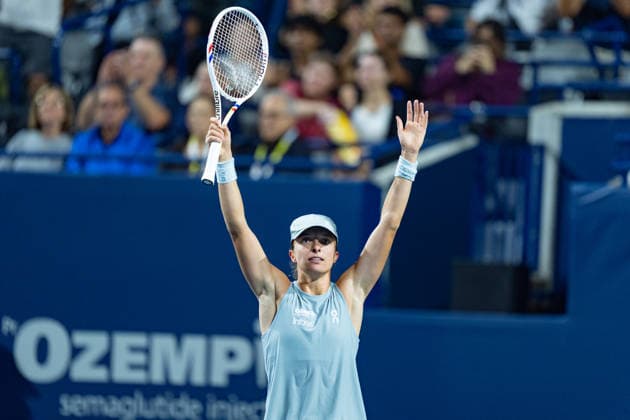 TORONTO, ON - AUGUST 12: Iga Swiatek of Poland celebrates after winning her Semi-final match of the WTA, Tennis Damen National Bank Open tournament on August 12, 2026 at Sobeys Stadium in Toronto, ON, Canada (Photo by Julian Avram Icon Sportswire) TENNIS: AUG 12 National Bank Open EDITORIAL USE ONLY Icon2608120233