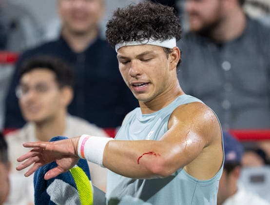 August 12, 2026, Montreal, Pq, Canada: Ben Shelton of the United States calls for a medical time out during his match against compatriot Learner Tien during semifinal tennis action at the National Bank Open in Montreal on Wednesday, Aug. 12, 2026. Canada News - August 12, 2026  - ZUMAc35_ 20260812_zaf_c35_100 Copyright: xChristinnexMuschix